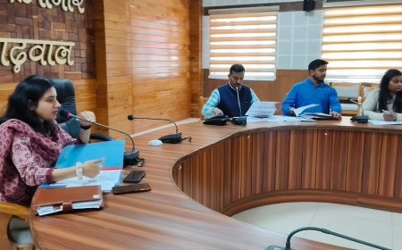 मतदाता सूची पुनरीक्षण पर दलों संग बैठक