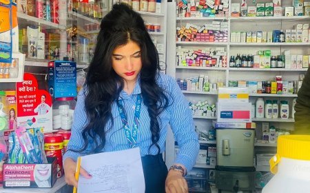 अल्मोड़ा में मेडिकल स्टोर्स का औचक निरीक्षण