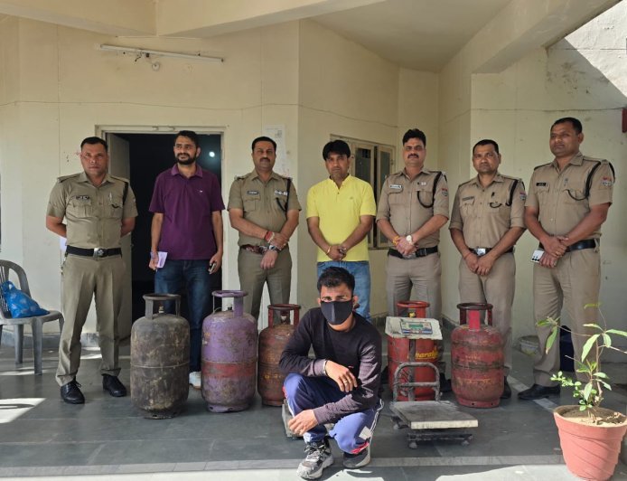 LPG कालाबाजारी पर प्रशासन का एक्शन