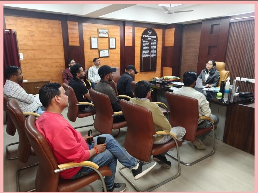 सीएम हेल्पलाइन मामलों की समीक्षा