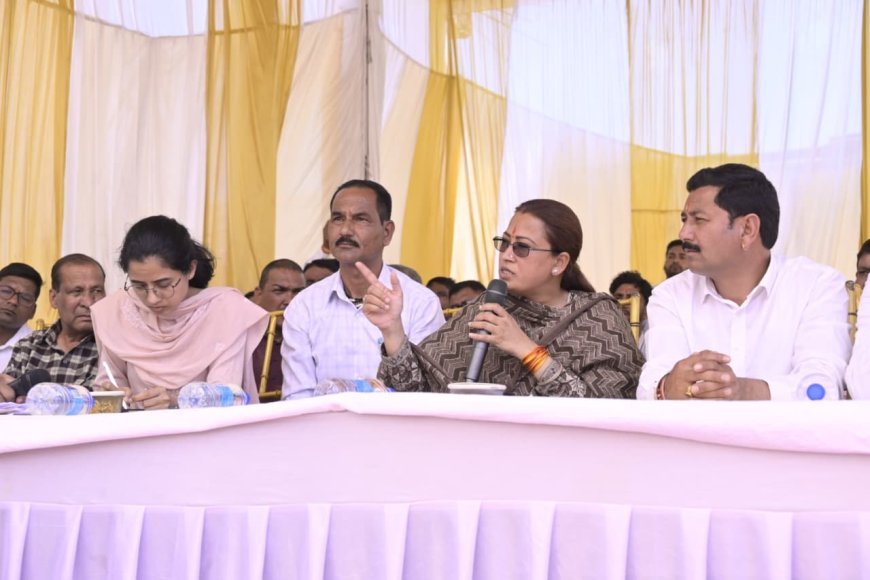 सोमेश्वर शिविर में मंत्री रेखा आर्य ने सुनी समस्याएं