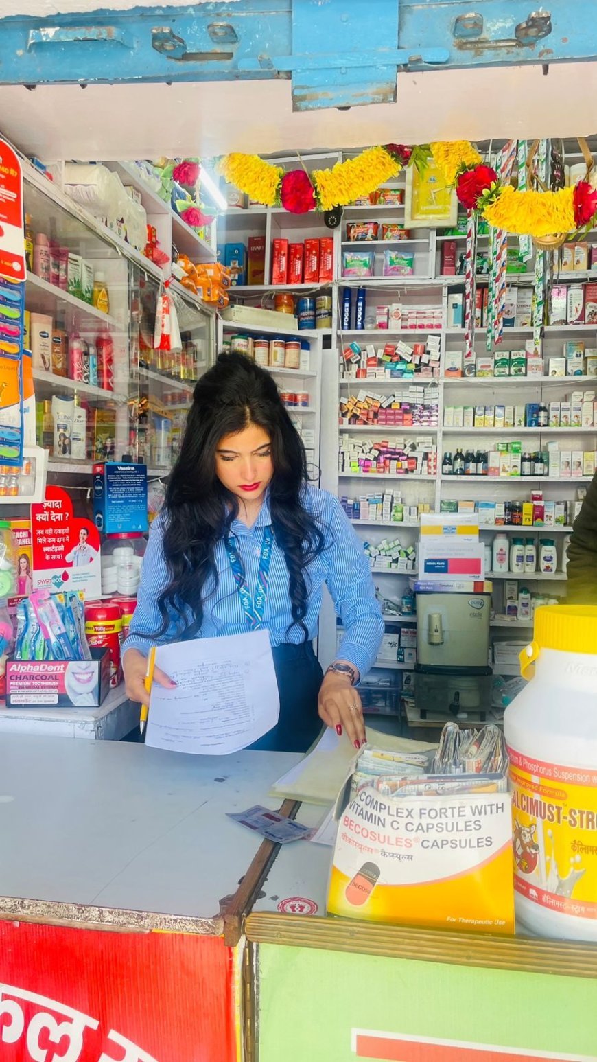 अल्मोड़ा में मेडिकल स्टोर्स का औचक निरीक्षण