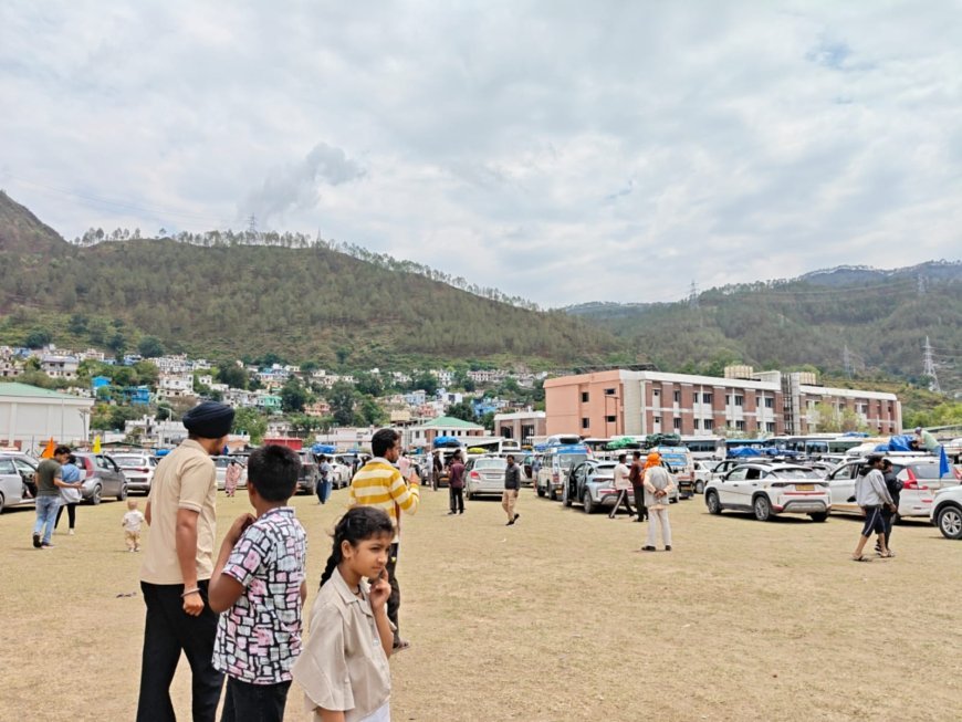 मौसम अलर्ट के बीच चारधाम यात्रियों की सुरक्षा हेतु श्रीनगर में बनाए गए सुरक्षित होल्डिंग स्थल