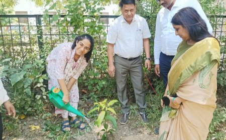कानपुर: श्रमायुक्त कार्यालय में गूंजा “एक पेड़ मां के नाम” का नारा, रोपे गए 50 पौधे