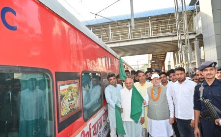 सोनीपत : सहकारिता मंत्री डॉ अरविंद शर्मा ने सोनीपत रेलवे स्टेशन पहुंचकर हरी झंडी दिखाकर ट्रेन को किया रवाना