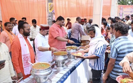 बलरामपुर : प्राचीन झारखंडी सरोवर पर सुंदरकांड पाठ एवं विशाल भंडारे का आयोजन।