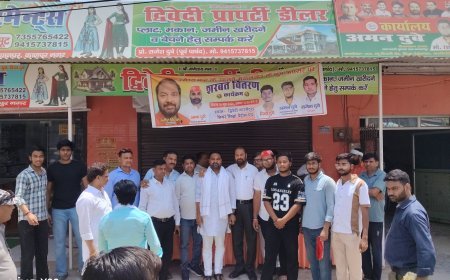 कानपुर: सपा कार्यकर्ताओ ने राहगीरो को वितरित किया शरबत