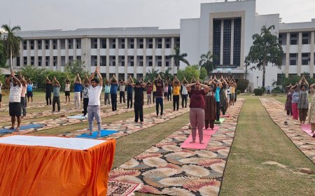 कानपुर: जी.एस.वी.एम. मेडिकल कॉलेज में अंतर्राष्ट्रीय योग दिवस उत्साहपूर्वक मनाया गया