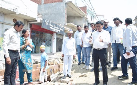 लखीमपुर खीरी: थरवरनगंज में निर्माणाधीन नाले का डीएम अंजनी कुमार सिंह ने किया निरीक्षण