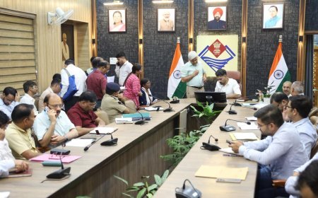 देहरादून : समाधान दिवस में डीएम सख्त, शिकायत हॉटस्पॉट पर होगी कार्रवाई
