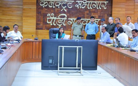 पौड़ी गढ़वाल : जनता मिलन में डीएम सख्त, शिकायतों के त्वरित निस्तारण के निर्देश