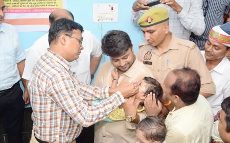 लखीमपुर खीरी: डीएम अंजनी कुमार सिंह ने पल्स पोलियो अभियान का किया शुभारंभ, 7.33 लाख बच्चों को पिलाई जाएगी खुराक