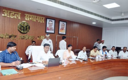 लखीमपुर खीरी : मतदेय स्थलों के पुनर्गठन पर डीएम ने बुलाई बैठक