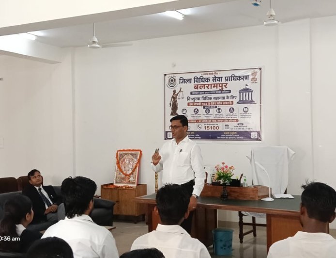 बलरामपुर : जिला विधिक सेवा प्राधिकरण के तत्वावधान में विधि छात्रों हेतु इंटर्नशिप प्रशिक्षण कार्यक्रम आयोजित ।