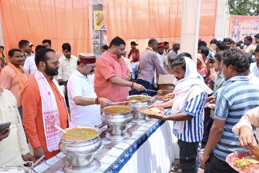 बलरामपुर : प्राचीन झारखंडी सरोवर पर सुंदरकांड पाठ एवं विशाल भंडारे का आयोजन।