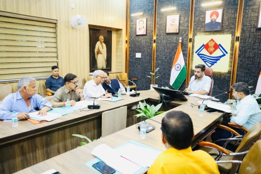 देहरादून : विशेष गहन पुनरीक्षण -2026 की प्रगति पर राजनीतिक दलों के प्रतिनिधियों संग डीएम/डीईओ की बैठक सम्पन्न