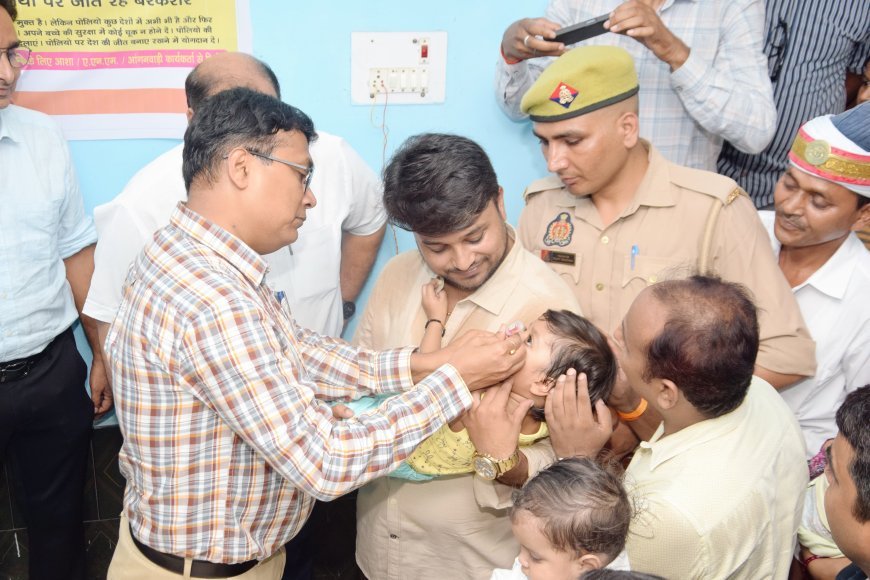 लखीमपुर खीरी: डीएम अंजनी कुमार सिंह ने पल्स पोलियो अभियान का किया शुभारंभ, 7.33 लाख बच्चों को पिलाई जाएगी खुराक