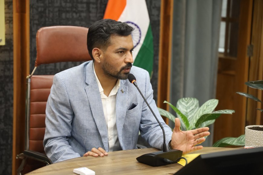 देहरादून : हर पात्र मतदाता का नाम सूची में सुनिश्चित करने के लिए जिला प्रशासन पूरी तरह सक्रियः डॉ0 आशीष चौहान