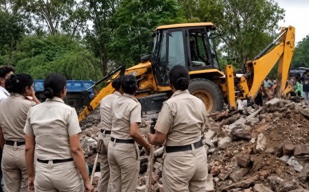 कुंडली में  अवैध झुग्गियां हटाकर चार्जिंग स्टेशन के लिए जमीन खाली