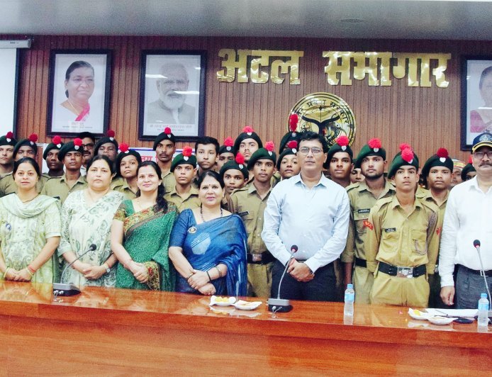 लखीमपुर खीरी : कारगिल शहीदों को श्रद्धांजलि, 12 योद्धा सम्मानित