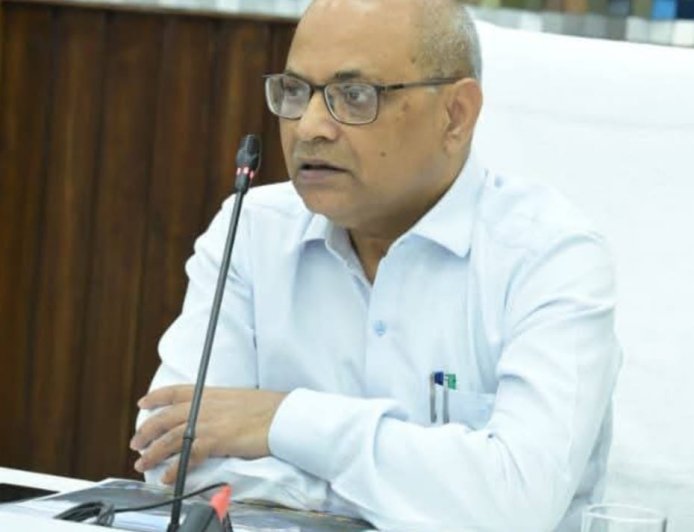 देहरादून : आपदा राहत कार्यों में तेजी लाएं, अवरुद्ध मार्ग जल्द खोलें: गढ़वाल आयुक्त