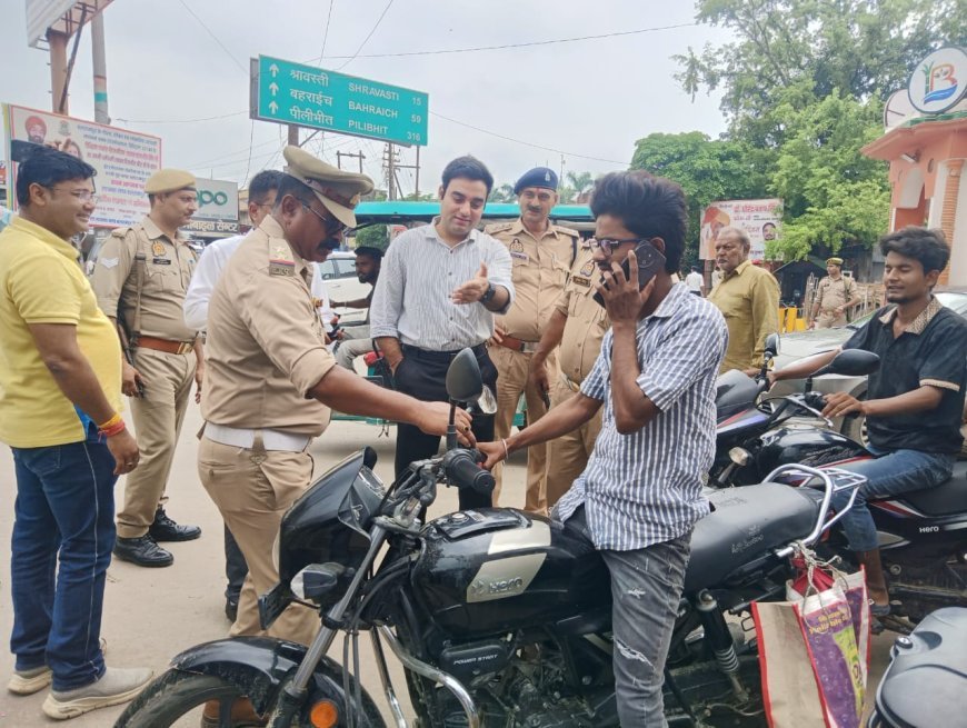 बलरामपुर:;सड़क सुरक्षा अभियान के तहत प्रमुख चौराहों पर चला विशेष जनजागरूकता एवं सघन वाहन चेकिंग अभियान