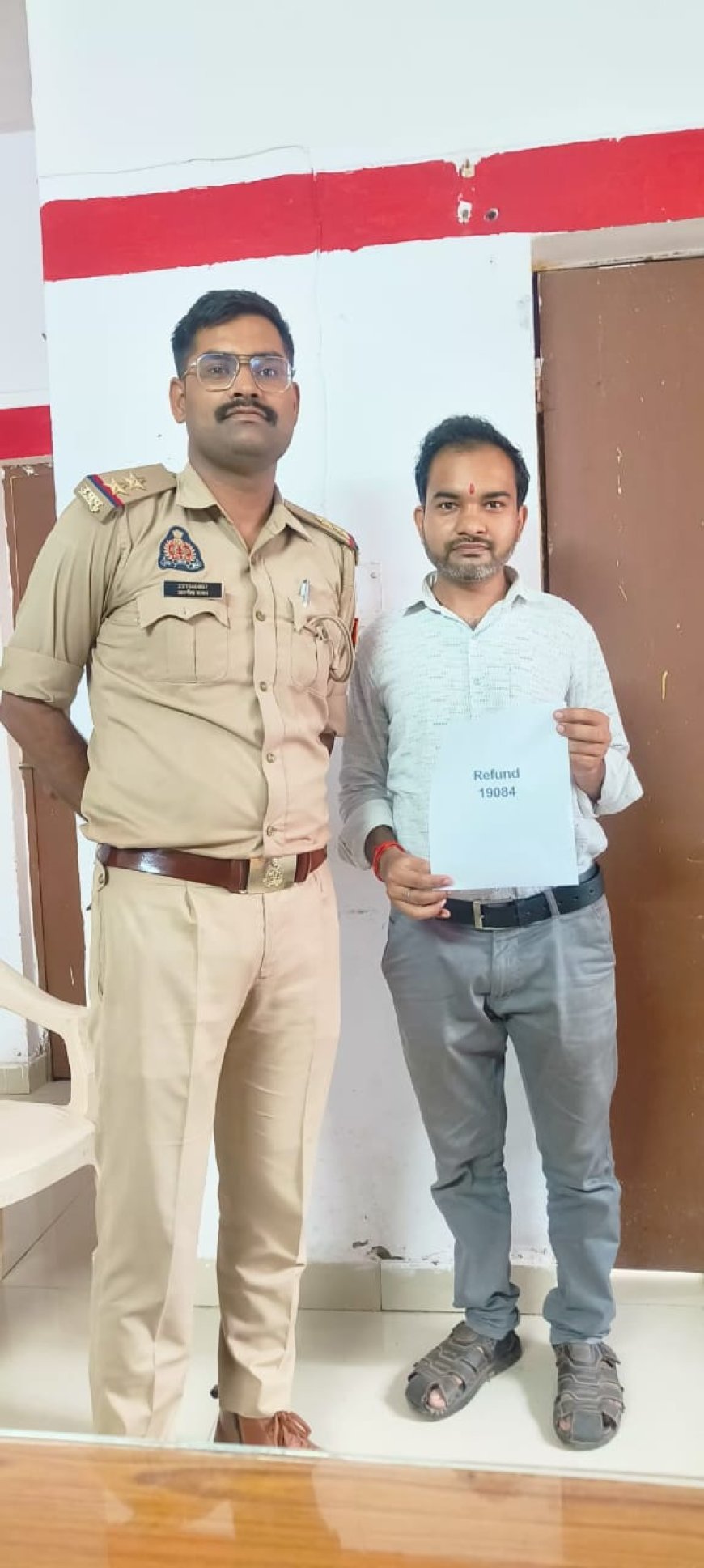 श्रावस्ती : साइबर ठगी के शिकार युवक को श्रावस्ती पुलिस ने वापस कराए रुपए, युवक ने पुलिस को दिया धन्यवाद