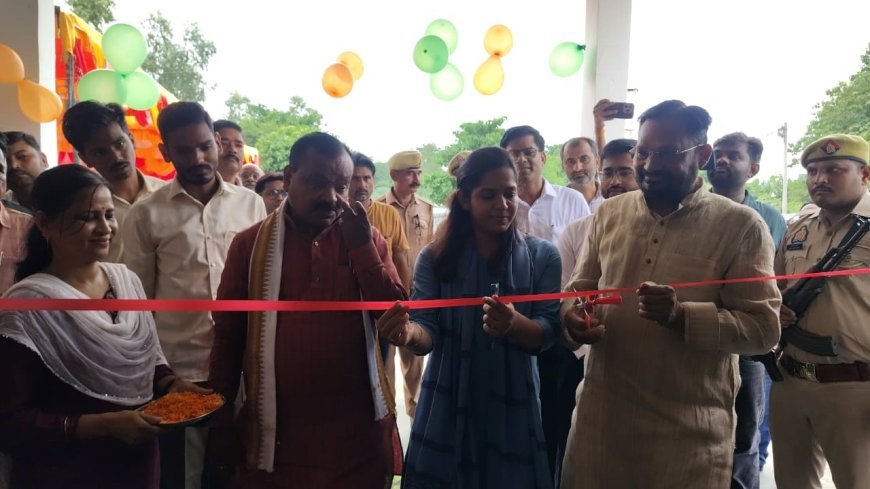 हरिहरपुररानी में स्वयं सहायता समूह मार्ट का जिला पंचायत अध्यक्ष, विधायक व डीएम ने किया शुभारंभ